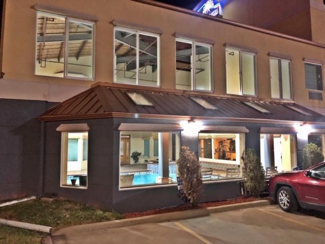 Robinson Inn And Suites ภายนอก รูปภาพ
